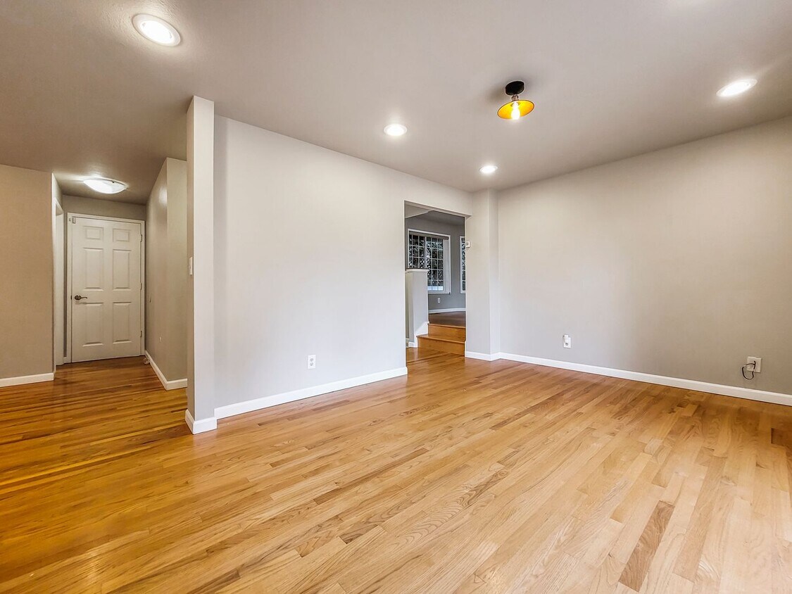 Foto principal - Centrally Located 4BR Gem near Northgate w...