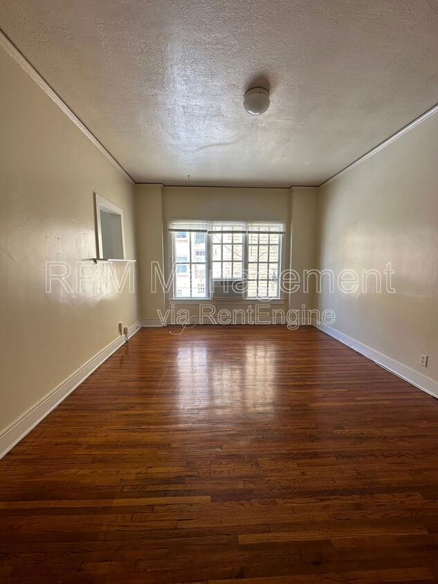 Primary Photo - 1825 Ivar Ave