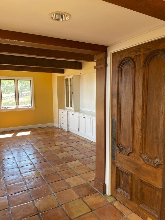 Foto del edificio - Spacious hilltop home, cul de sac location, fabulous views, Excellent Palo Alto Schools!