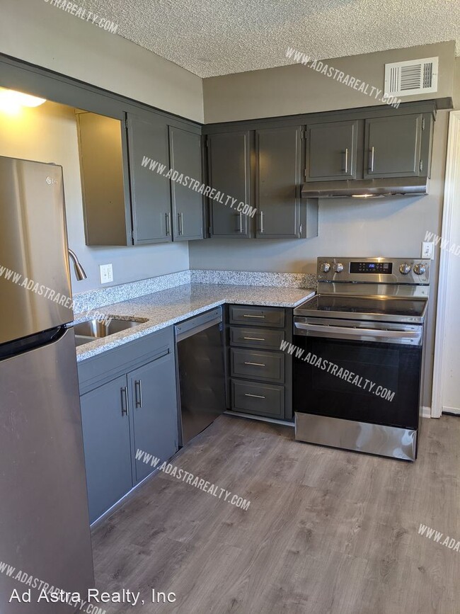 Building Photo - 2 br, 1 bath House - 7028 Woodson Road