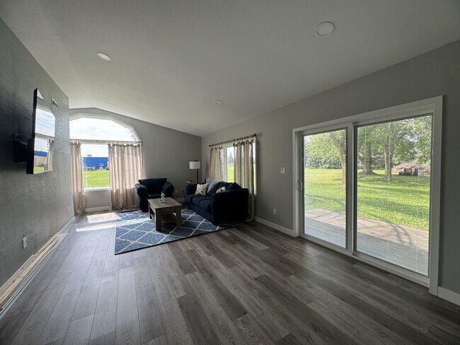 Foto del edificio - 1345 Egg Harbor Ln