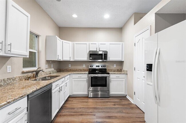 Foto del edificio - 10114 Farmingdale Pl