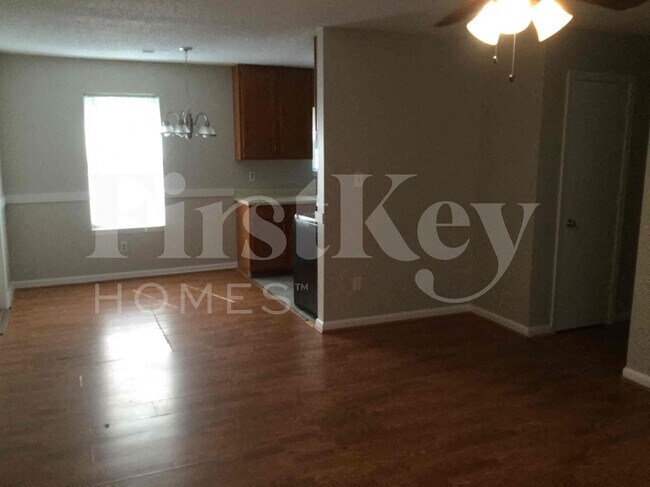 Foto del edificio - 117 Whispering Pine Ln NE