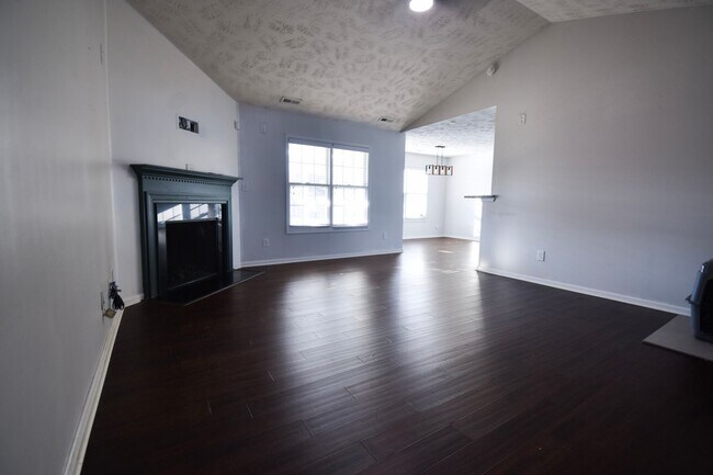 Foto del edificio - 4 Bedroom 2 Bathroom, Small Pets Considered
