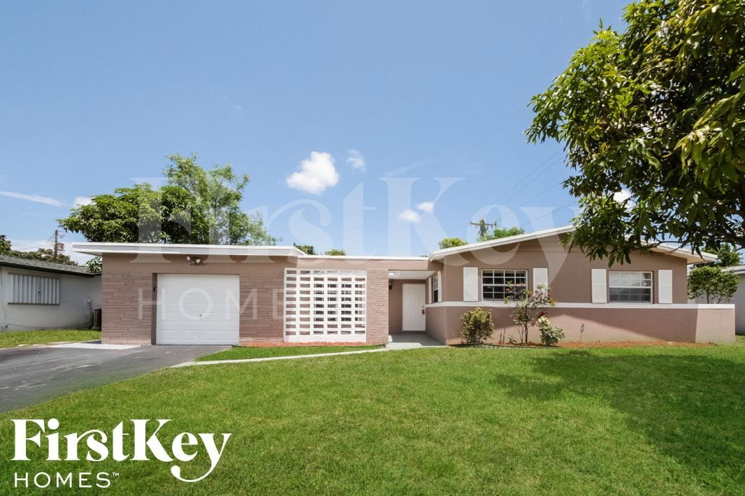 Foto principal - 2220 NW 44th Ave