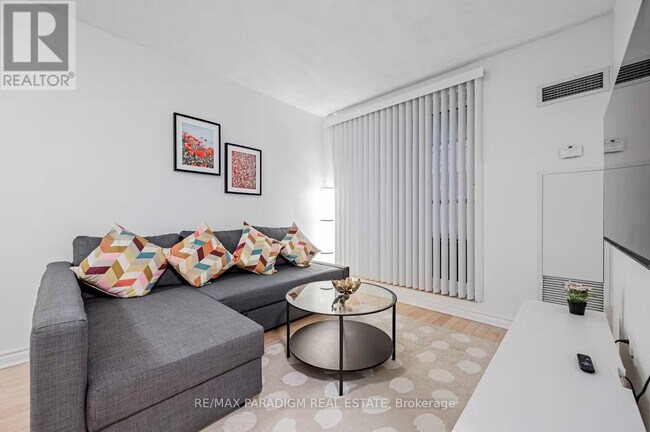 Photo du bâtiment - 250 Wellington St W