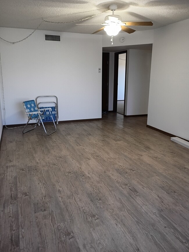 Building Photo - 13622 N 98th Ave