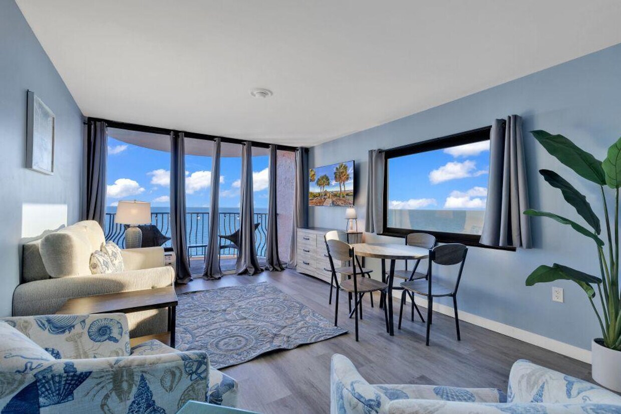 Foto principal - 2406 N Ocean Blvd
