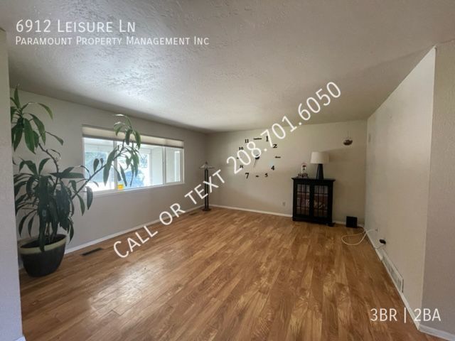 Building Photo - 3 Bedroom home with awesome floor plan!
