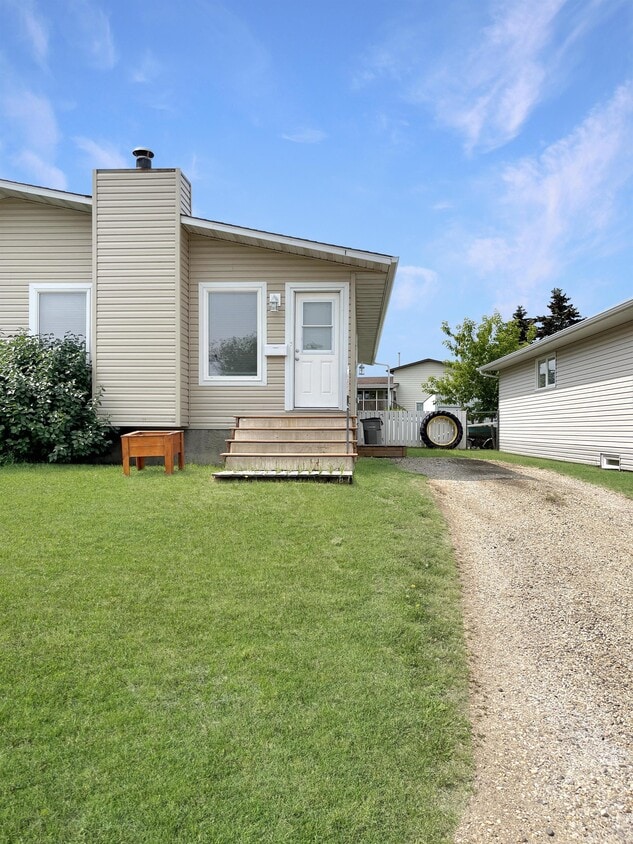 Primary Photo - 12126-1295A 95A St