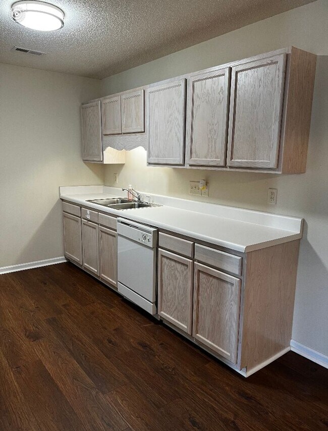 Building Photo - Two bedroom Guilford College area