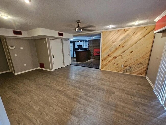 Building Photo - 215 Wendwood Dr