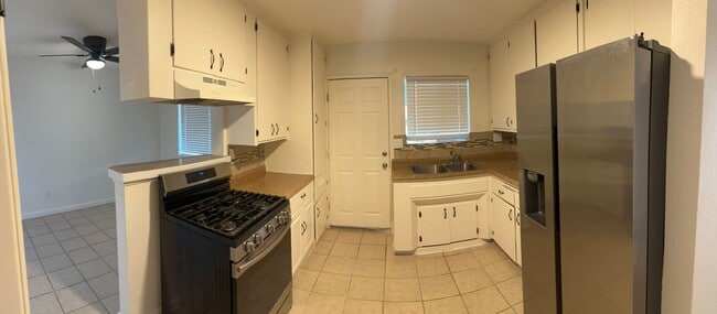 Building Photo - 3 Bedroom / 2 Bathroom Single Story Home in San Jacinto