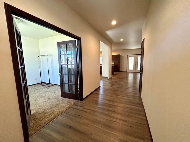 Foto del edificio - Beautiful Home with Quartz Countertops!