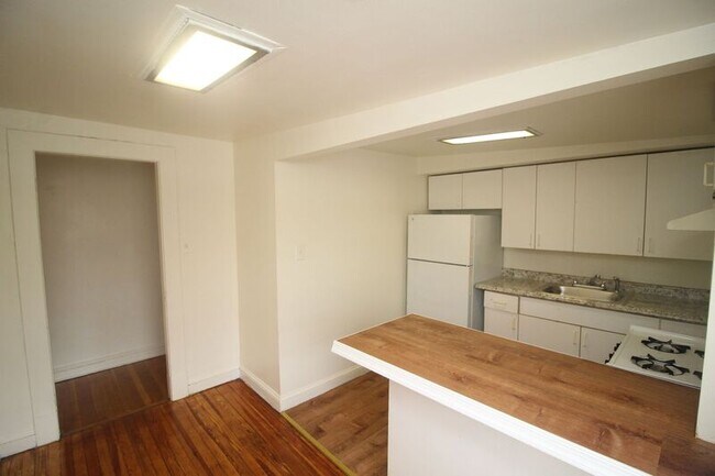 Building Photo - 912 St Paul St