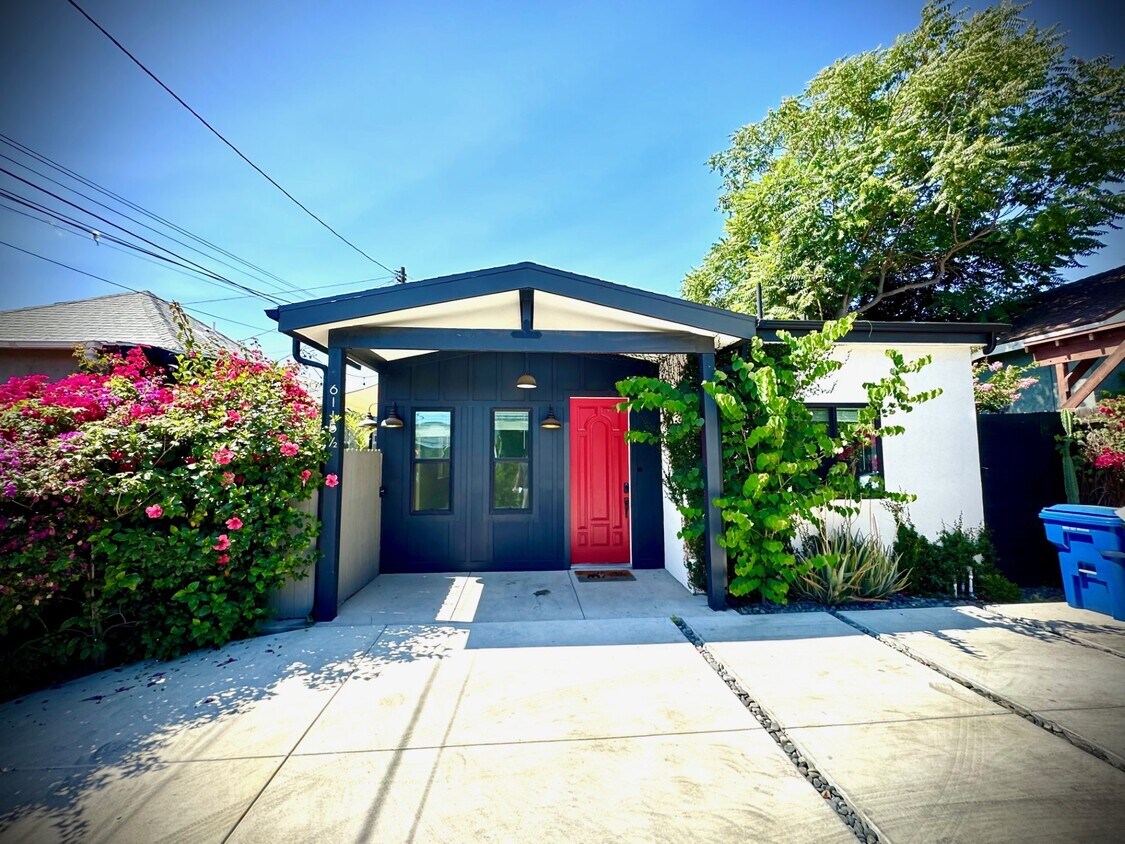 Foto principal - 6115 1/2 Burwood Ave