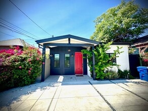 Building Photo - 6115 1/2 Burwood Ave