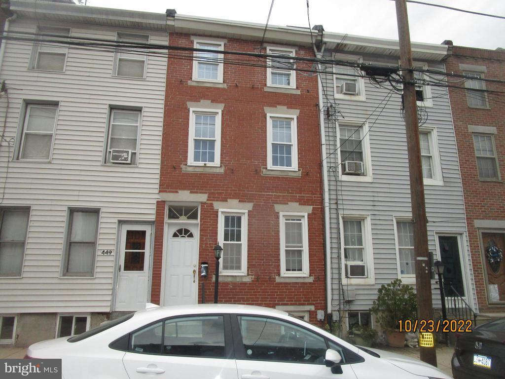 Foto principal - 451 E Wildey St