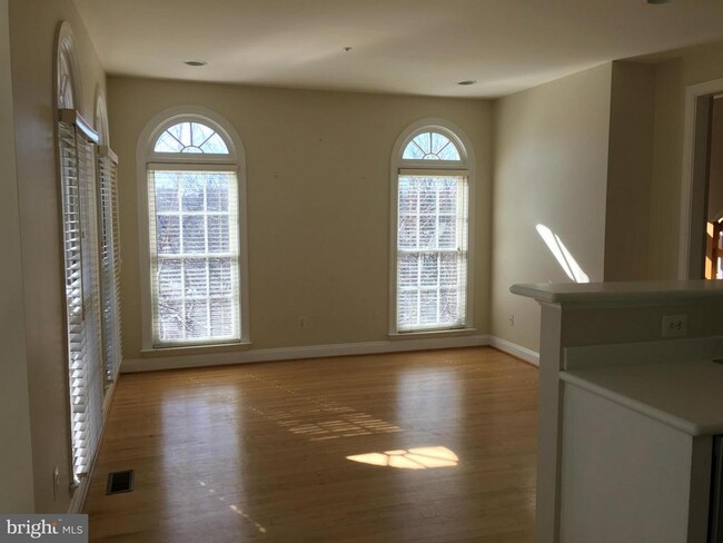 Building Photo - 3900 Hillandale Ct NW