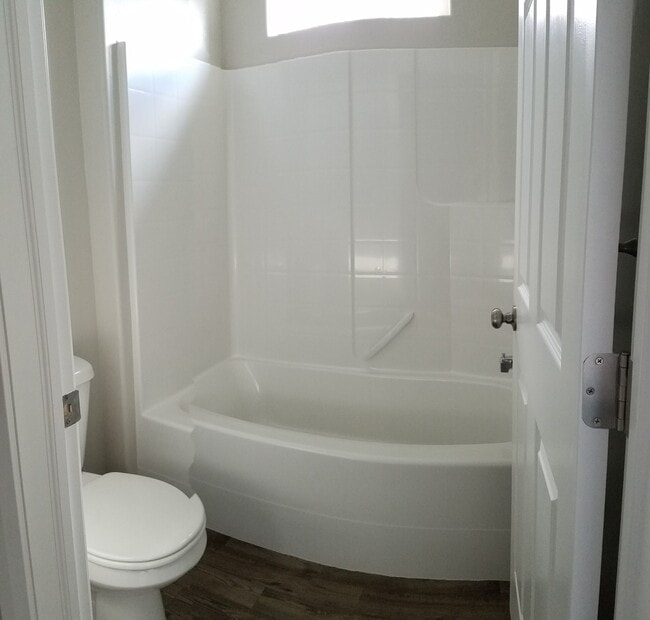 Building Photo - 3 bedroom 2.5 bath -Townhome in the heart ...
