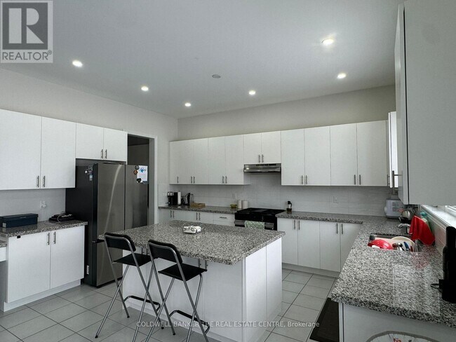 Photo du bâtiment - 1809 Emberton Way