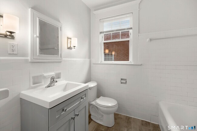 Building Photo - 155 Elm St