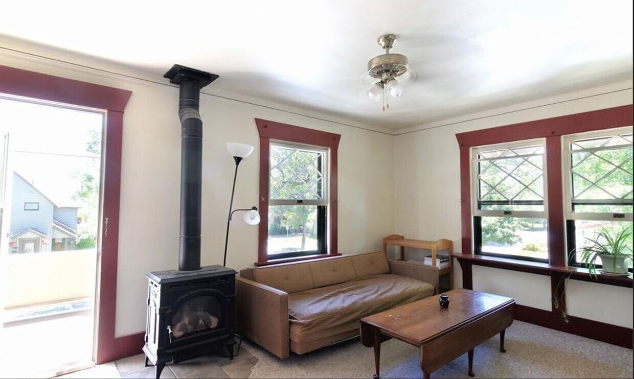 Foto del edificio - 433 S Black Ave