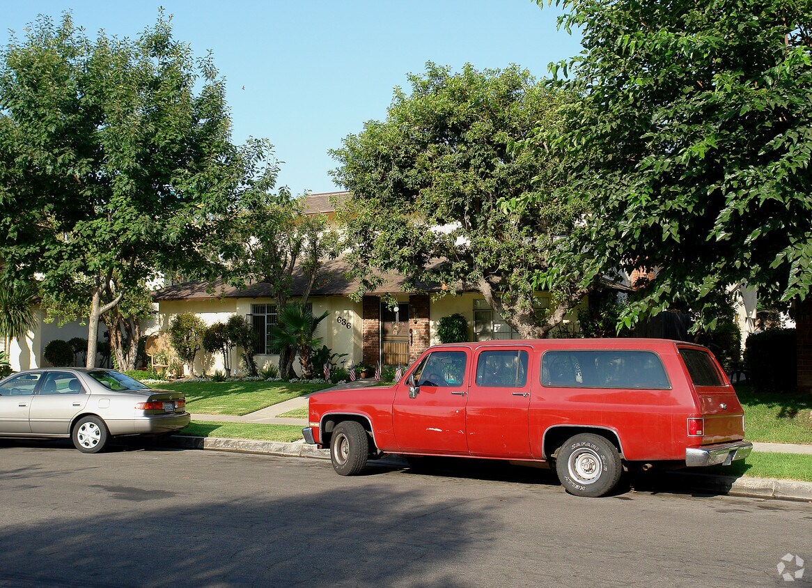 Building Photo - 636 S Cypress St