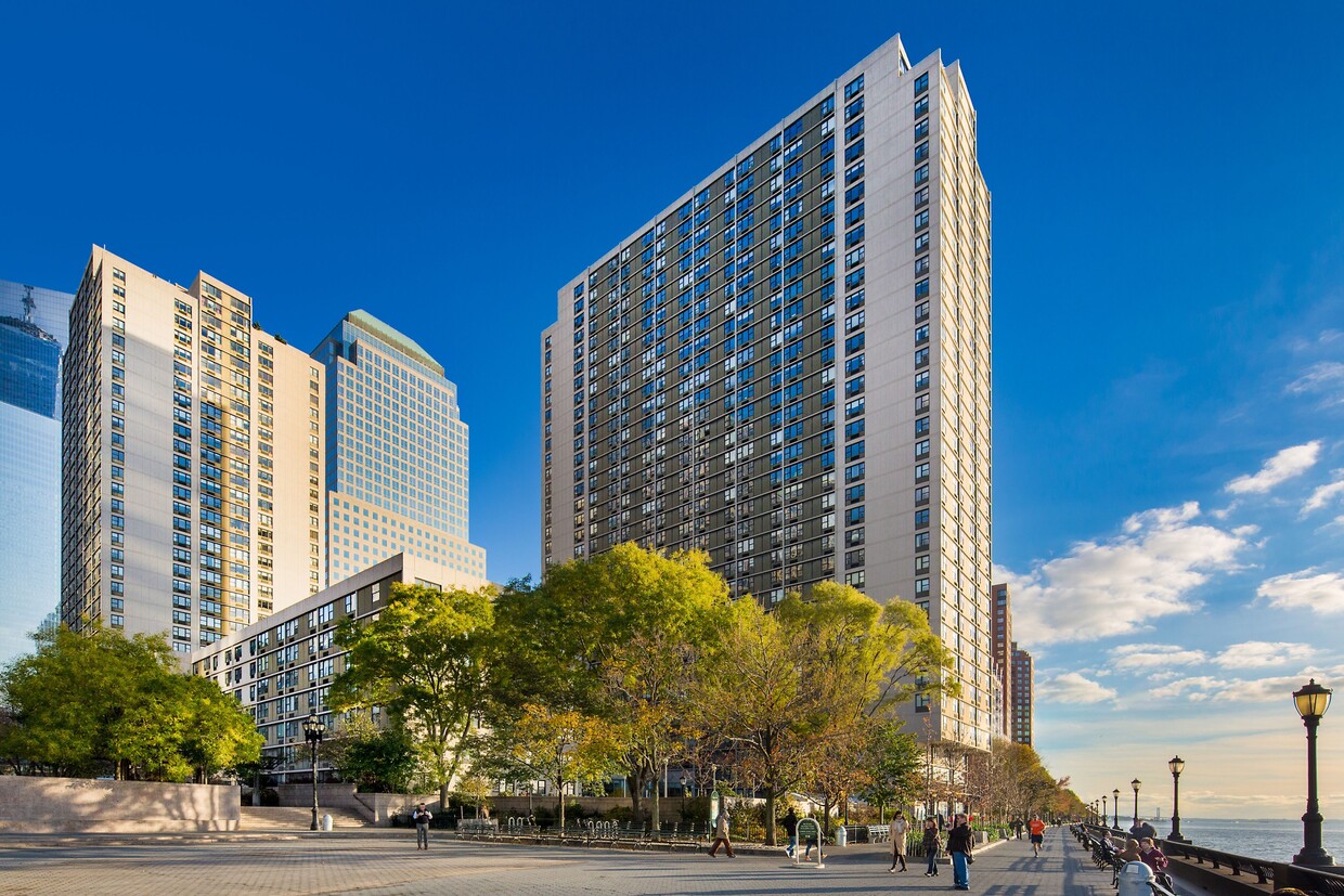 Ciudad de estacionamiento de la batería de la puerta de enlace - Gateway Battery Park City