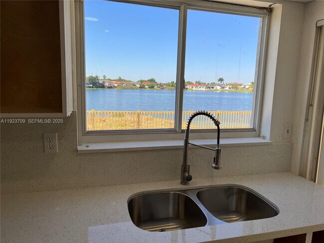 Foto del edificio - 6124 SW 149th Ave