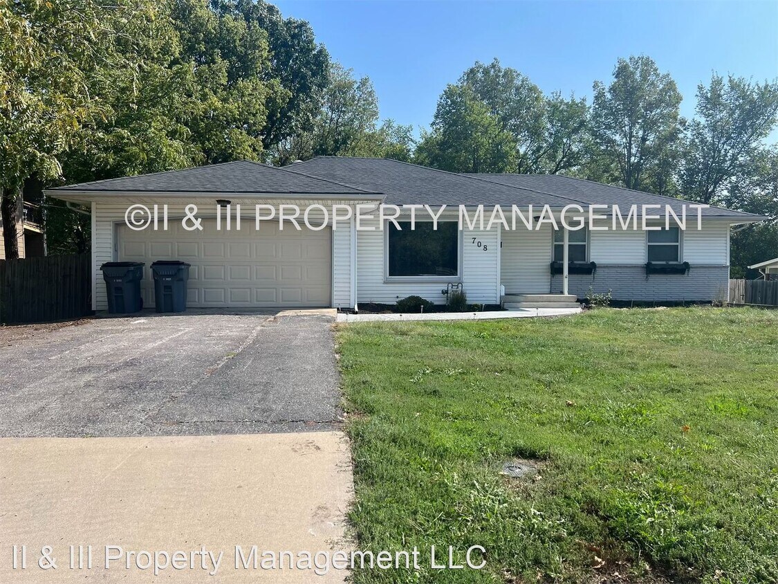 4 br, 3 bath House 708 S Harrison St House Rental in Olathe, KS