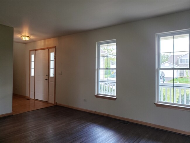 Building Photo - 2213 Portside Lakes Ct