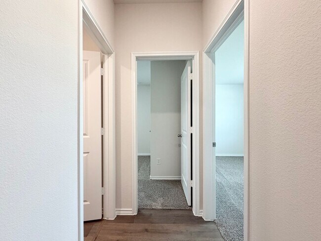 Foto del edificio - 1116 Riverbrook Ln