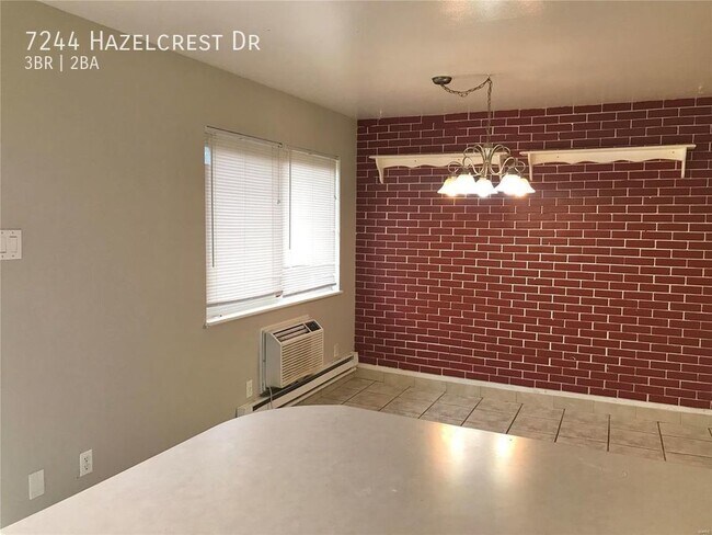 Building Photo - Three bedroom townhouse