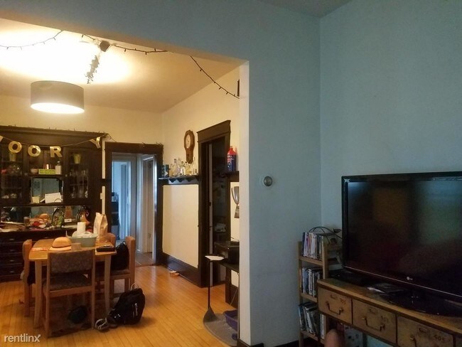 Building Photo - 4 br, 1 bath Apartment - 2729 N Murray Ave