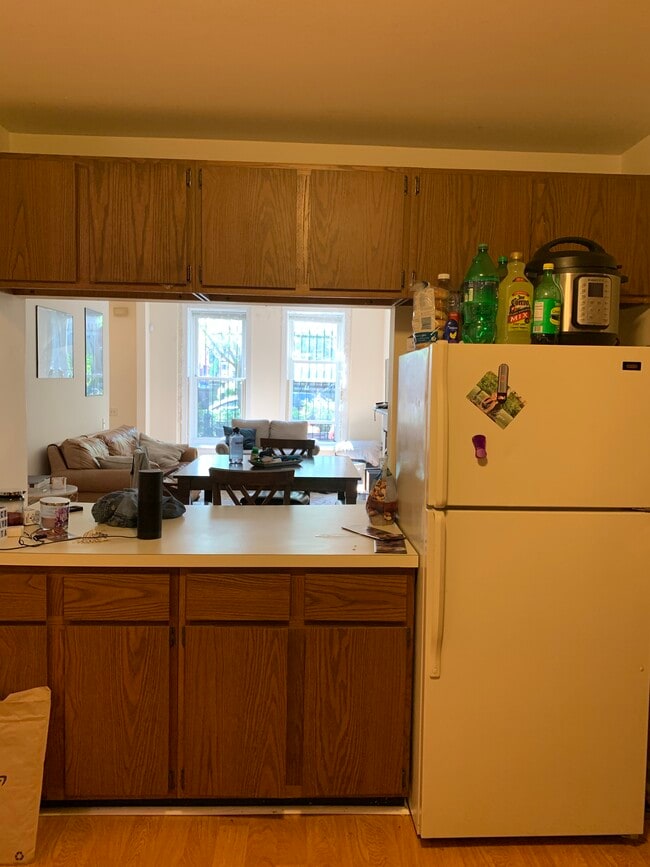 Kitchen passthrough to living/dining area - 2015 N Fremont St