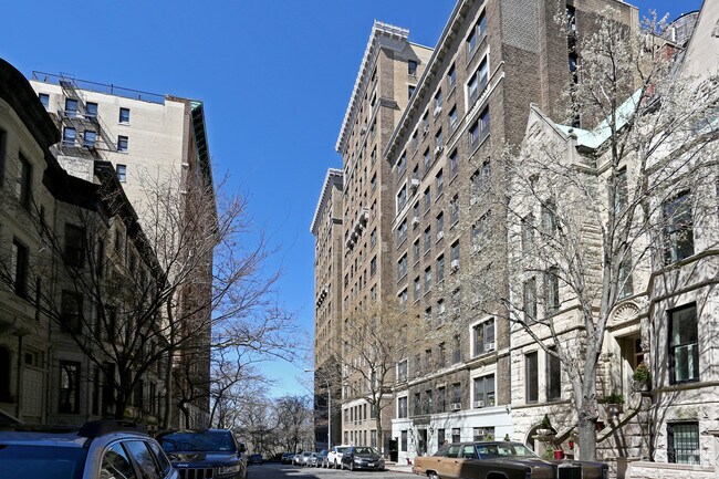 Building Photo - 300-302 Riverside Dr