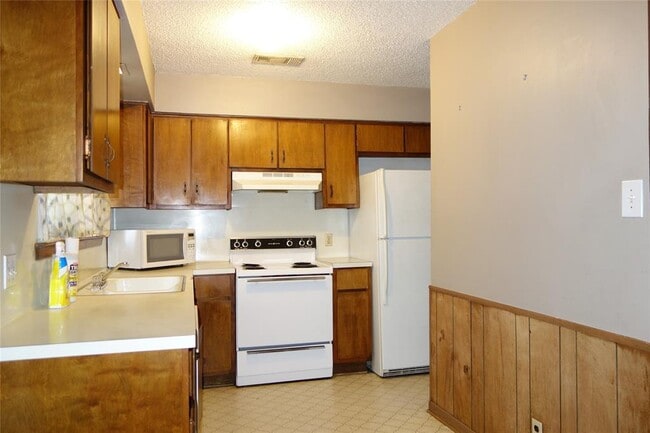 Foto del edificio - 1416 Cardinal Hill Dr