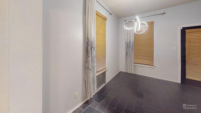 Foto del edificio - 6705 Rosita Oak Dr