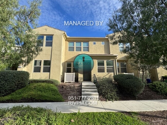 Building Photo - DISCOVER YOUR DREAM CONDO AT 105 CORONA!!