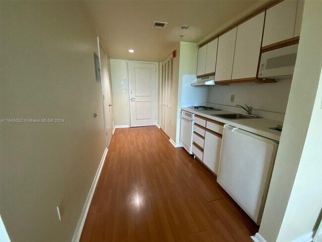 Foto del edificio - 5729 Sunset Dr