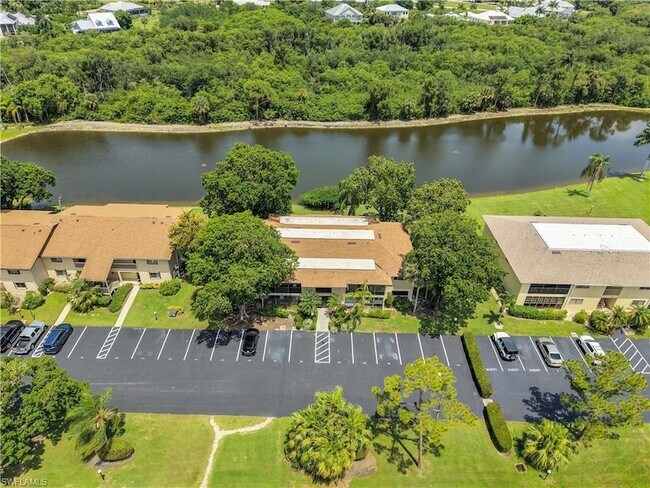 Foto del edificio - 5713 Foxlake Dr