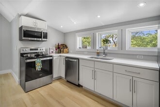 Building Photo - 200 Highland Ave