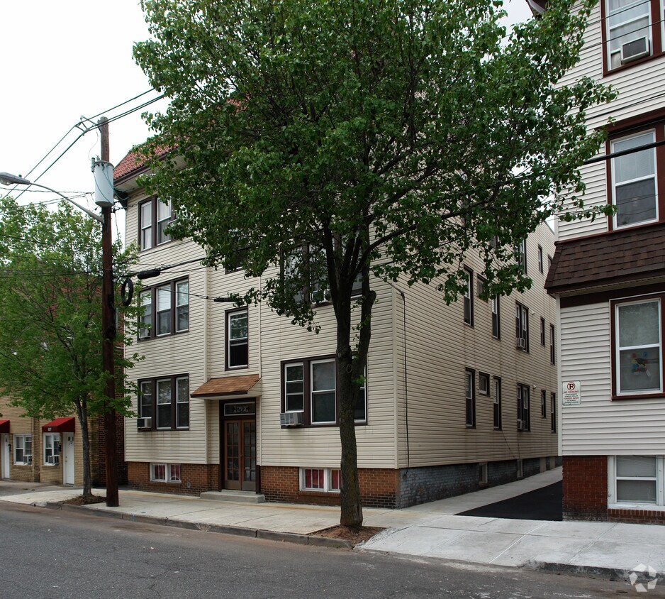 Primary Photo - 329-331 Elm St