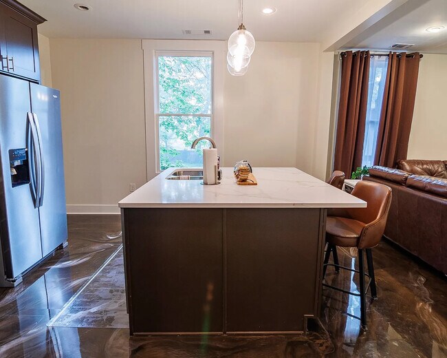 Foto del edificio - Room in House on Beecher St SW