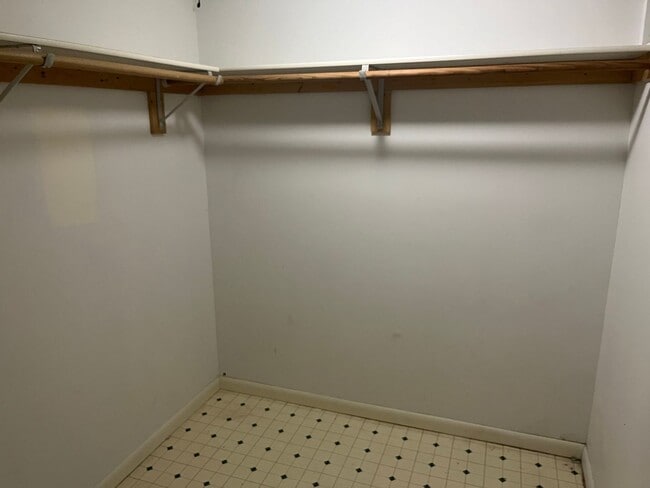 Building Photo - 3+ Bedroom/2 Bathroom Home in Pekin FOR LEASE