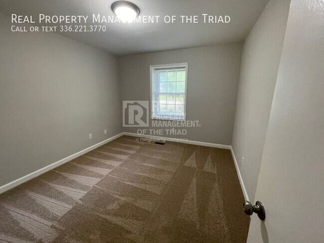 Foto del edificio - 284 Longmeadow Dr