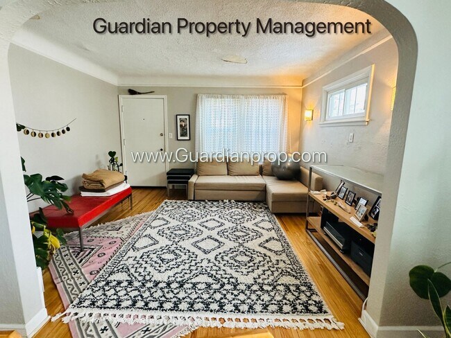 Foto del edificio - South Minneapolis Side by Side, Laundry, Dishwasher, Fenced Yard, Storage,  1 Car Garage available,