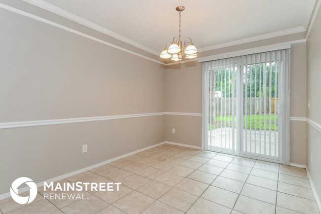 Building Photo - 627 Staffordshire Dr