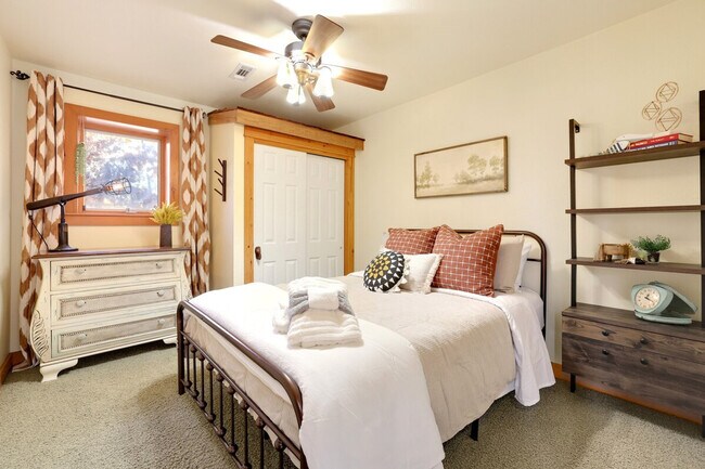 Building Photo - 10019 Kindred Hollow Rd